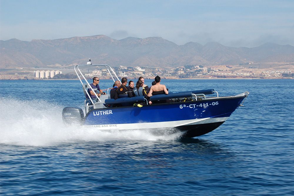 barcos de buceo