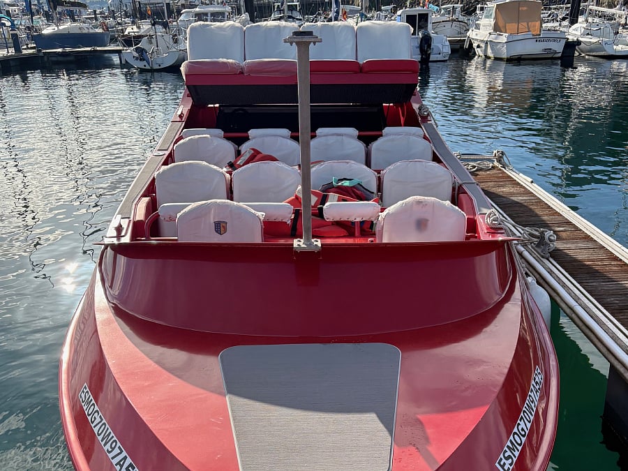 Passenger seats of the Moggaro M700WJ jet boat