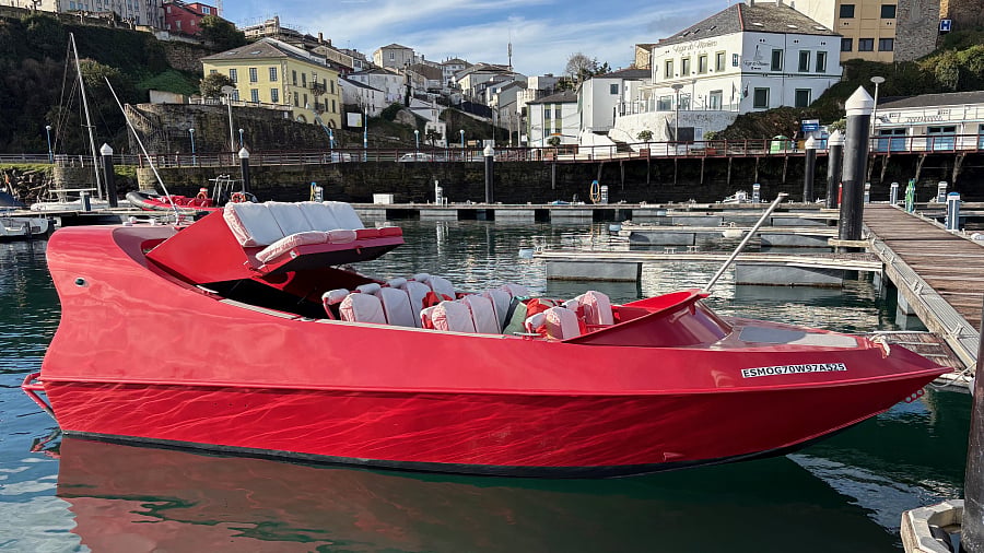 Moggaro M700WJ jet boat for Doha, side view